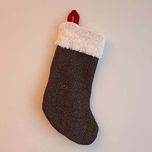 "C" Monogramed xmas stocking. White faux fur cuff & lined w/red wool felt. - Picture 5 of 5